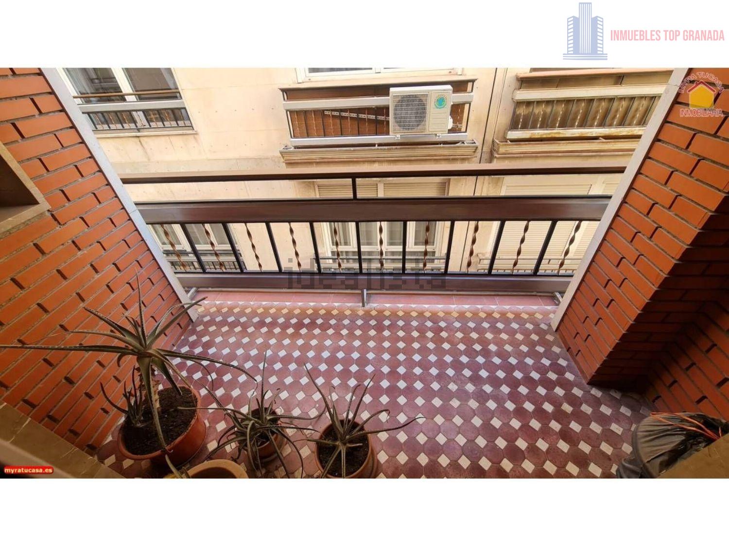 For sale of flat in Granada