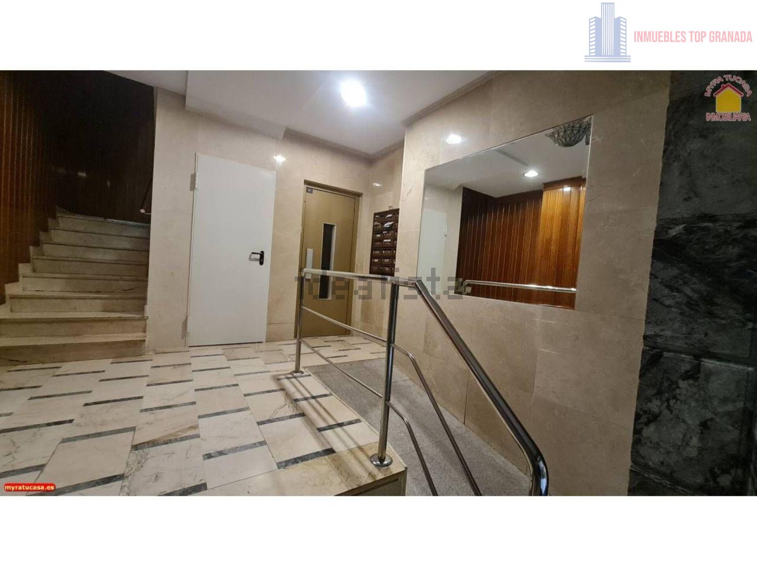 For sale of flat in Granada