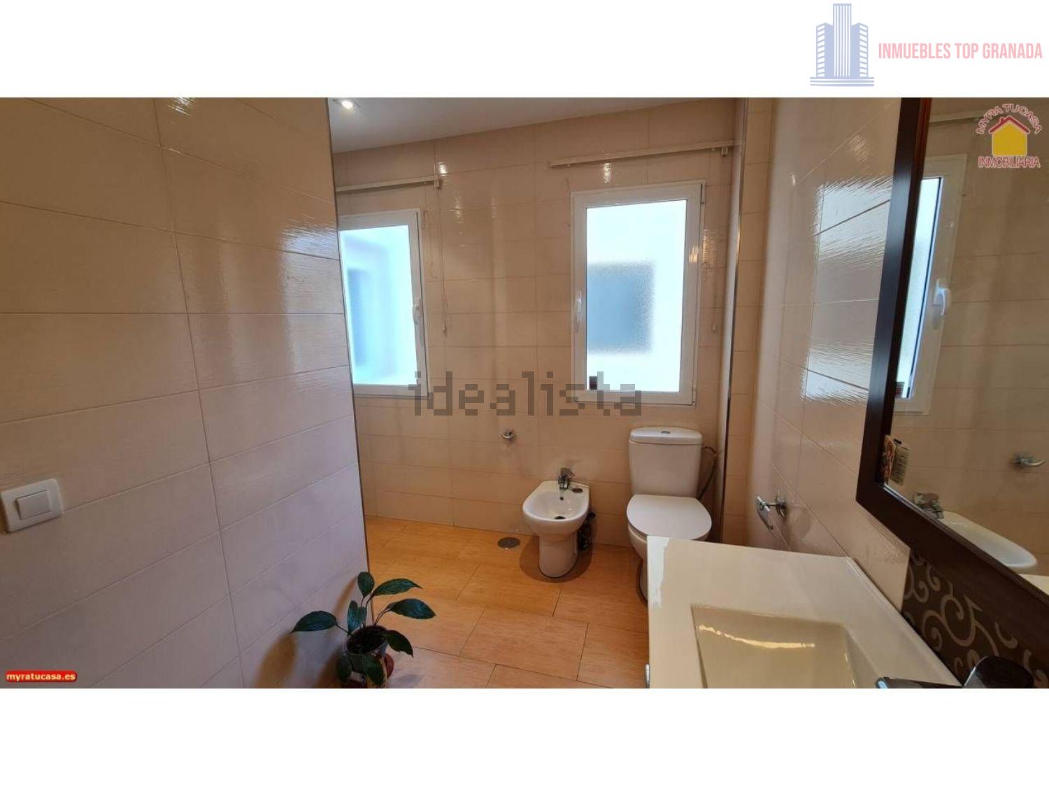 For sale of flat in Granada