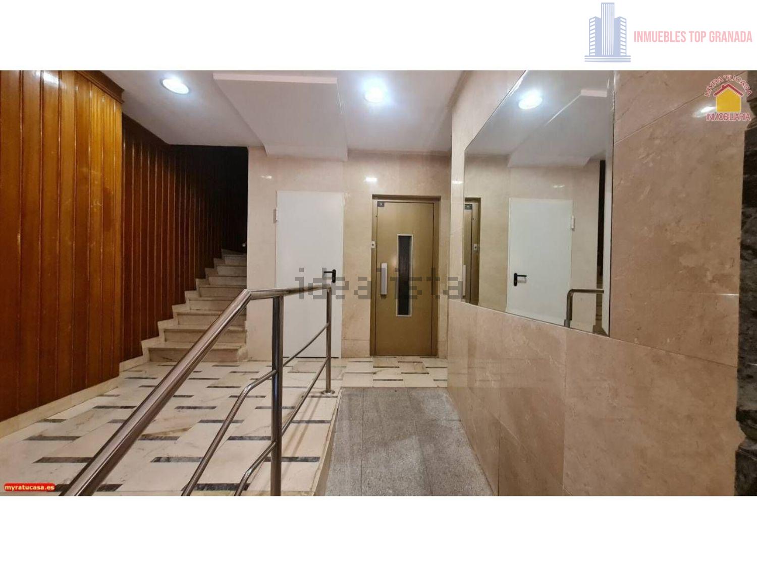 For sale of flat in Granada