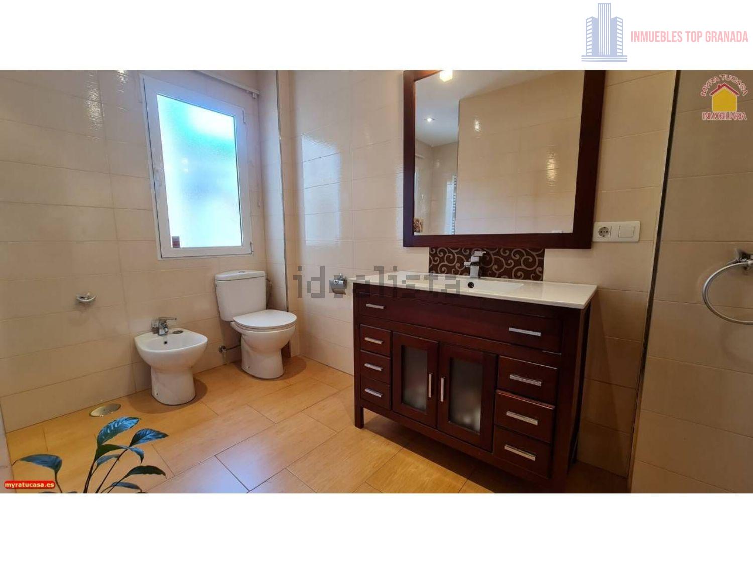 For sale of flat in Granada