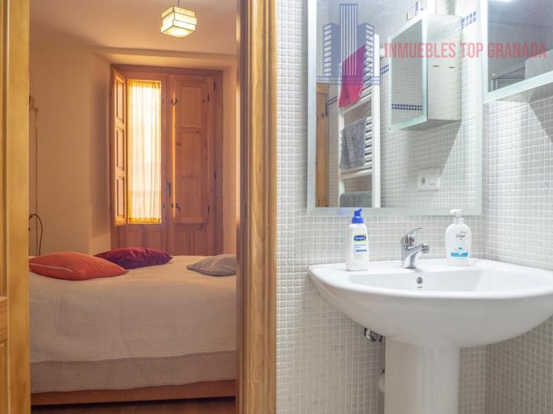 For sale of flat in Granada