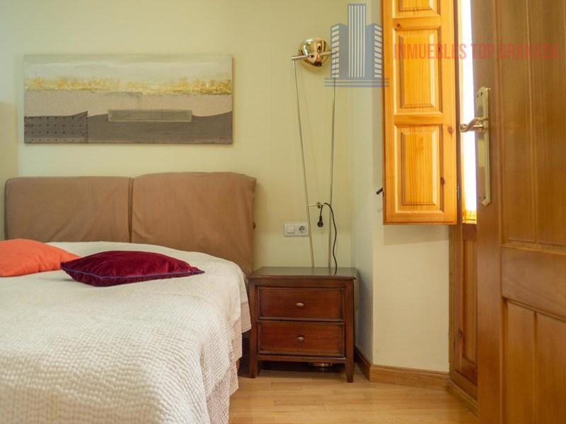 For sale of flat in Granada