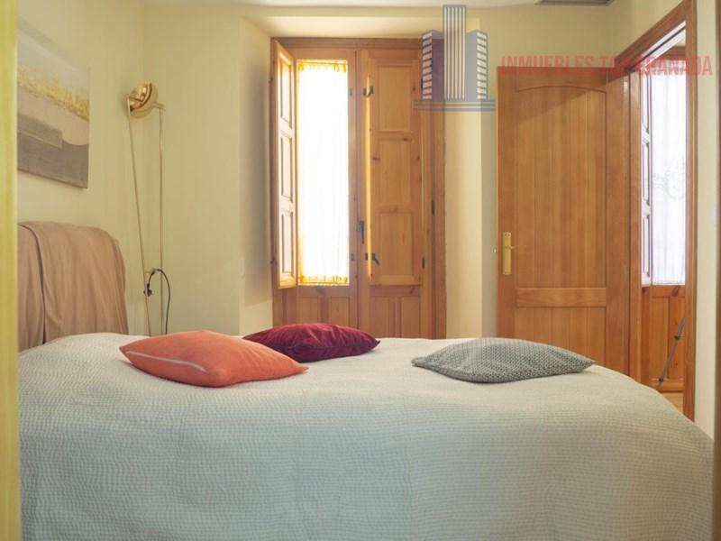 For sale of flat in Granada