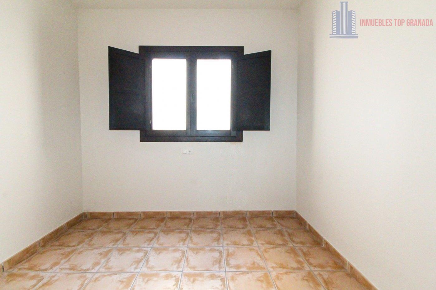 For sale of flat in Vélez de Benaudalla
