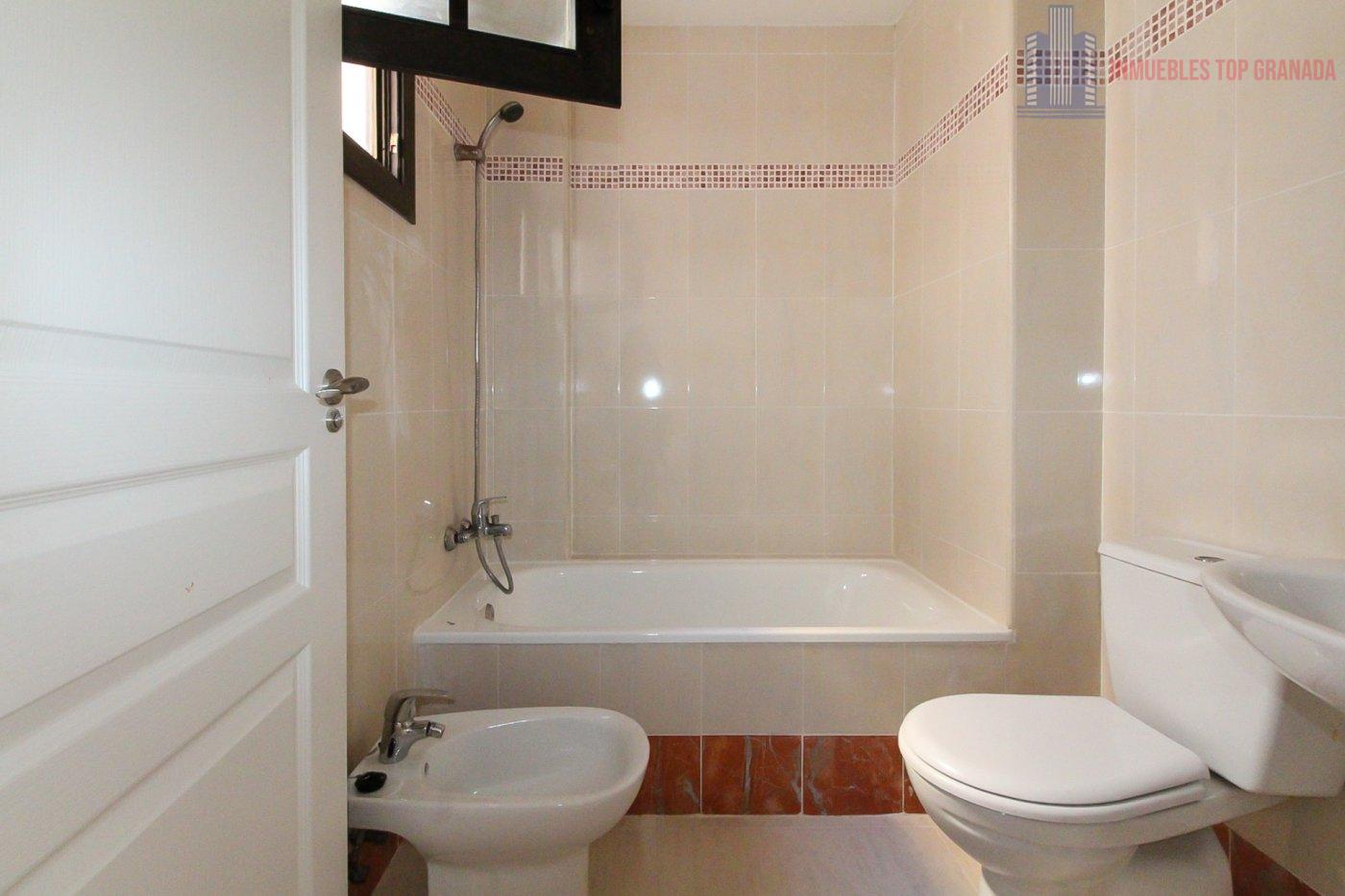 For sale of flat in Vélez de Benaudalla