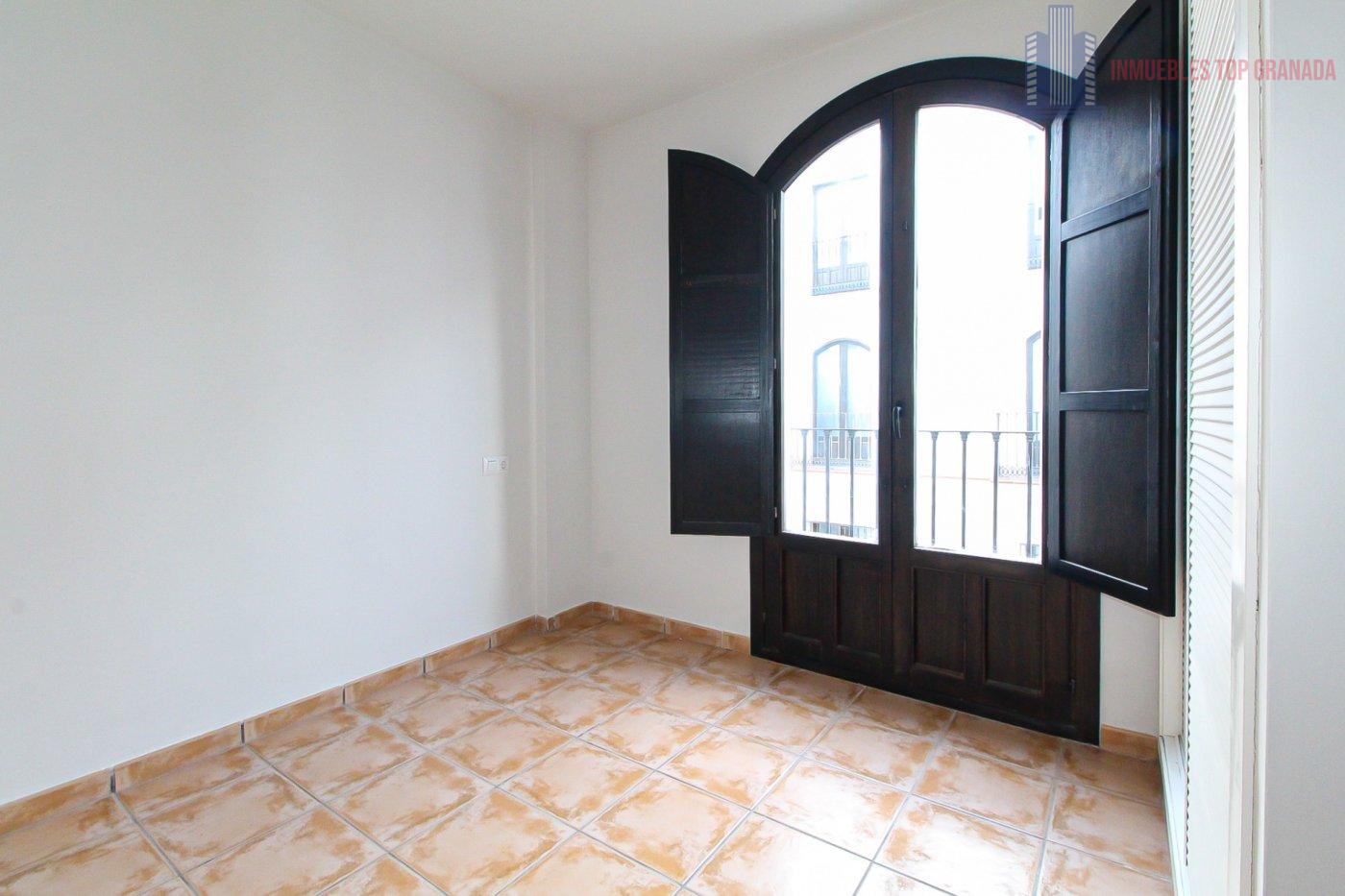 For sale of flat in Vélez de Benaudalla