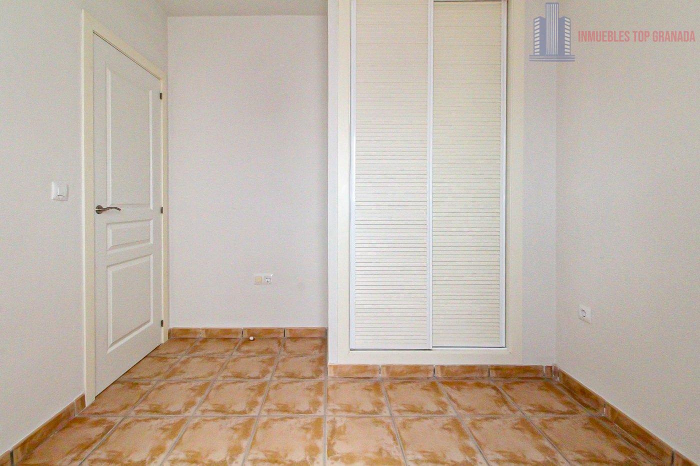 For sale of flat in Vélez de Benaudalla