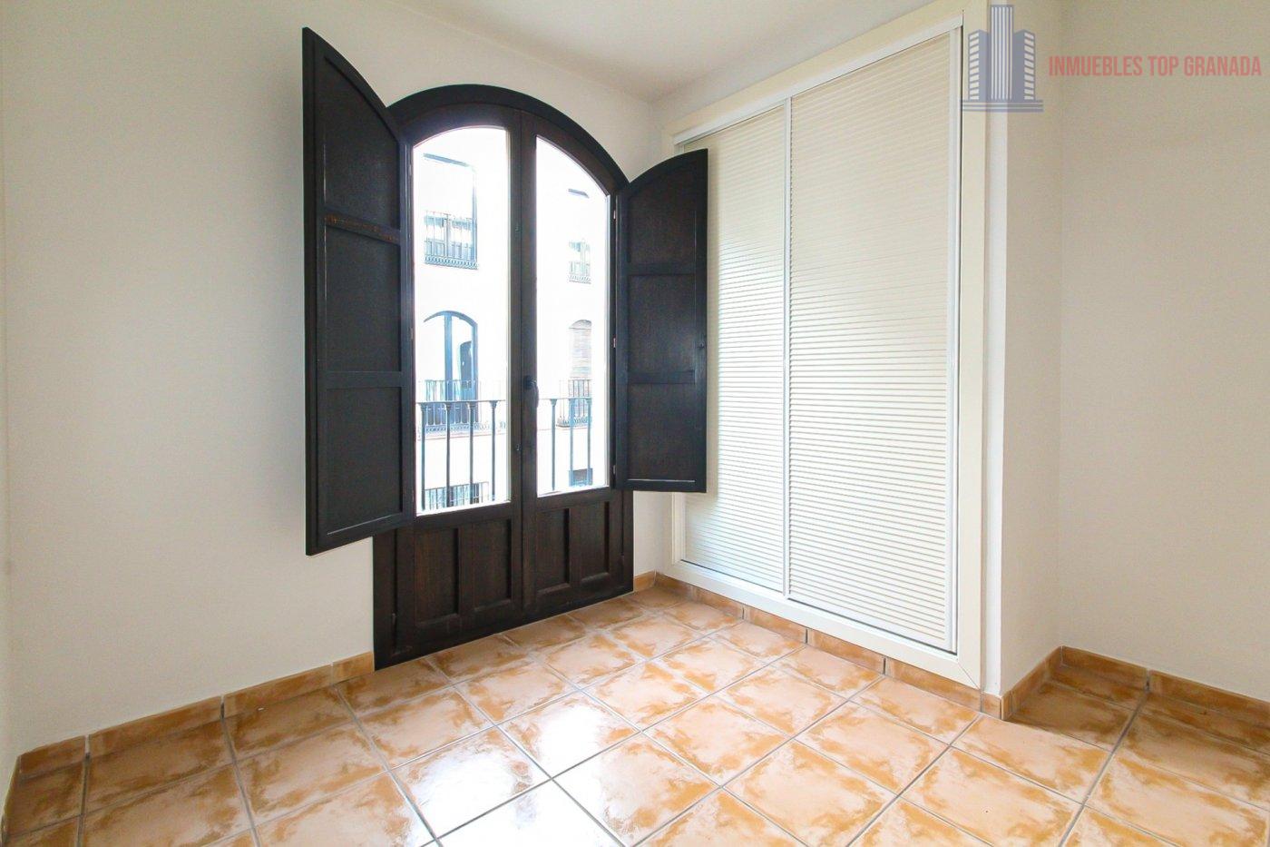 For sale of flat in Vélez de Benaudalla