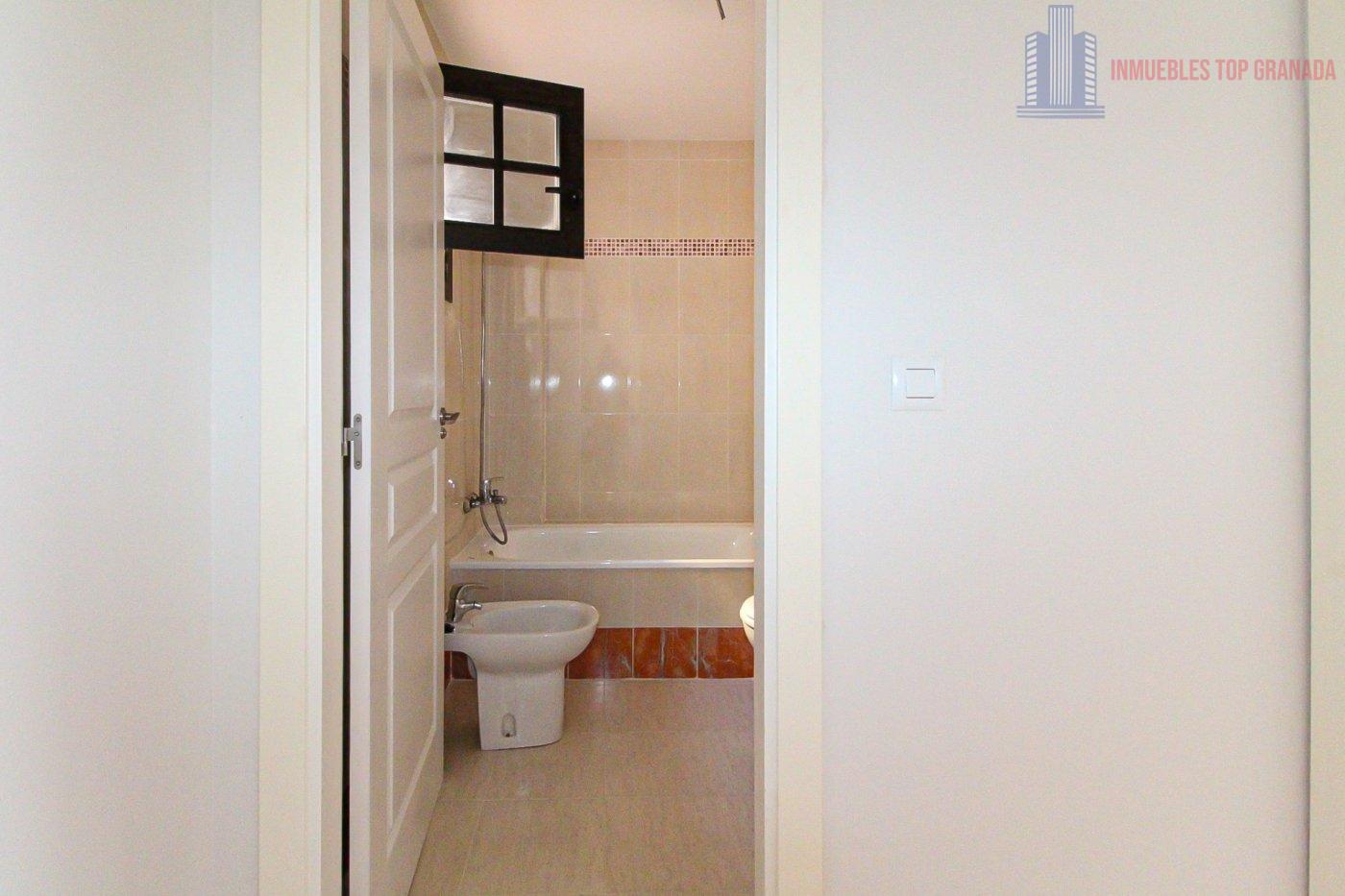 For sale of flat in Vélez de Benaudalla