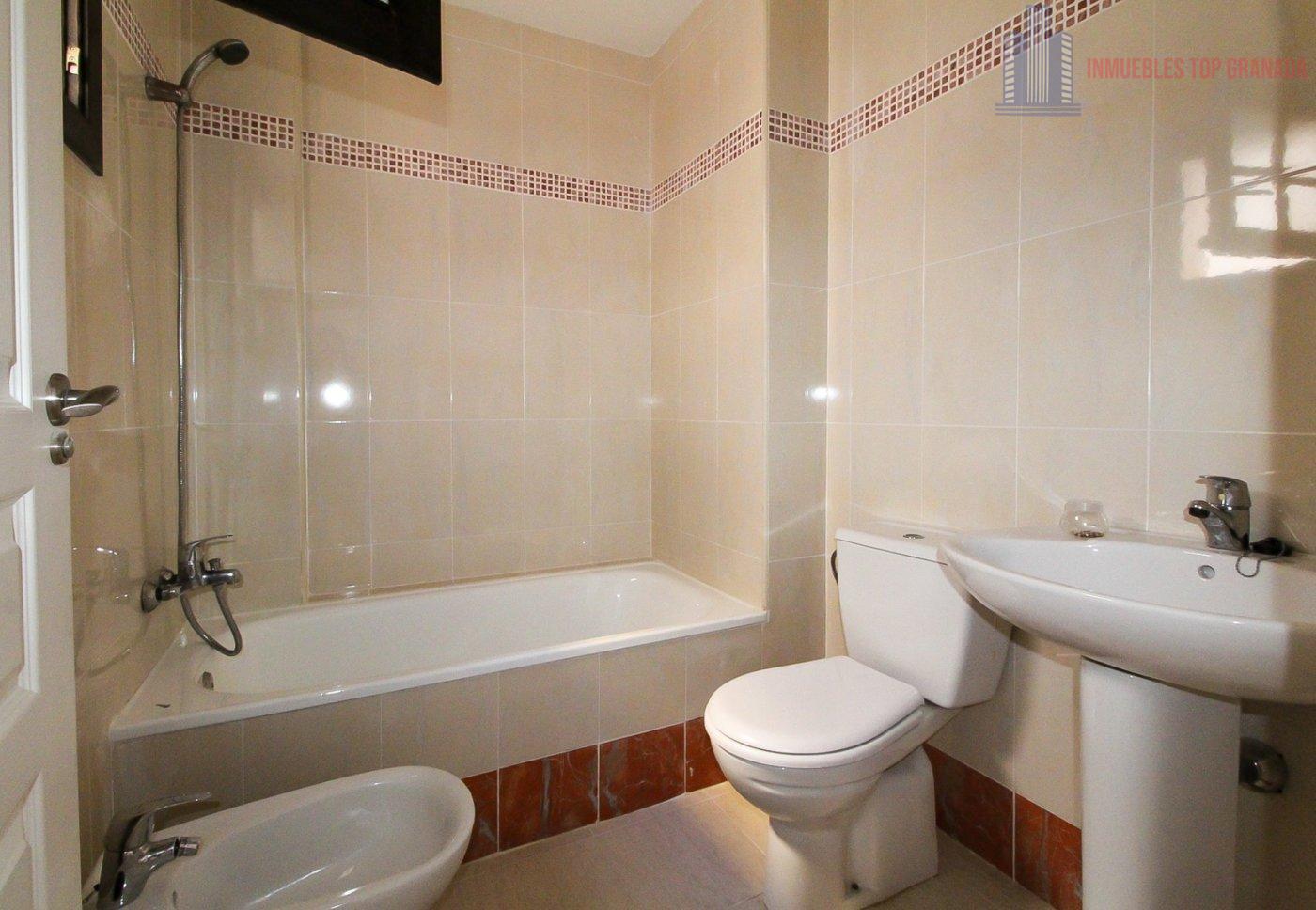 For sale of flat in Vélez de Benaudalla