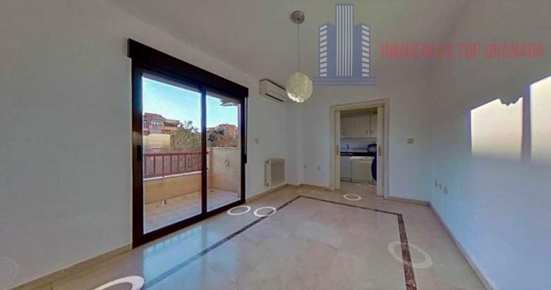 For sale of flat in Granada