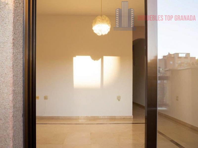 For sale of flat in Granada