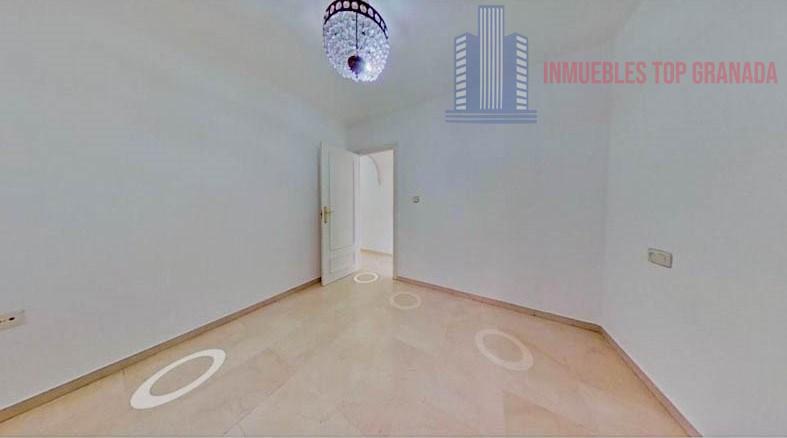 For sale of flat in Granada