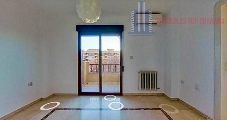 For sale of flat in Granada