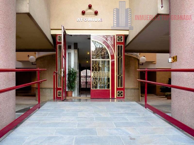 For sale of flat in Granada