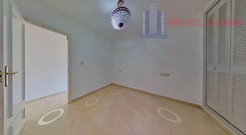 For sale of flat in Granada