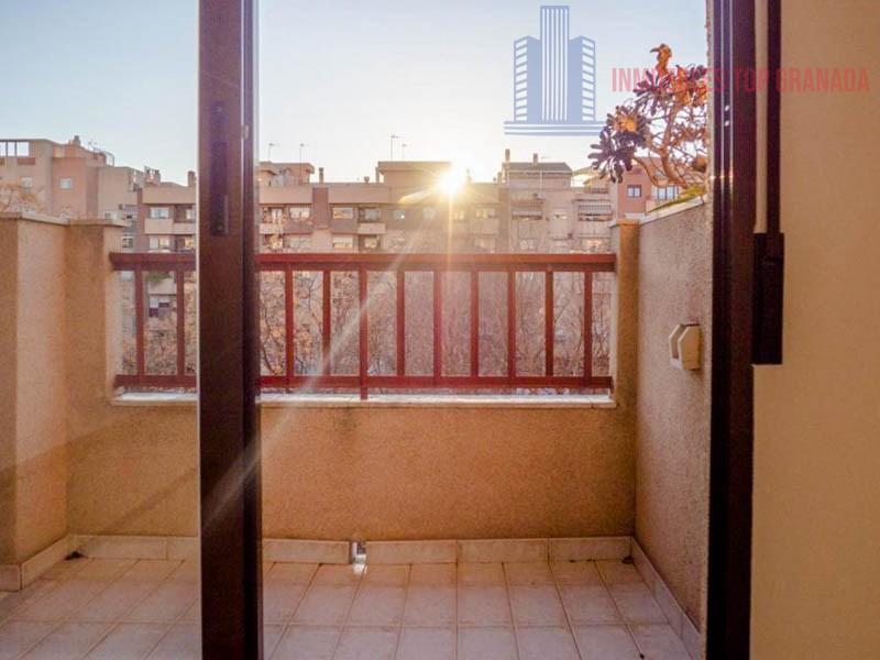 For sale of flat in Granada