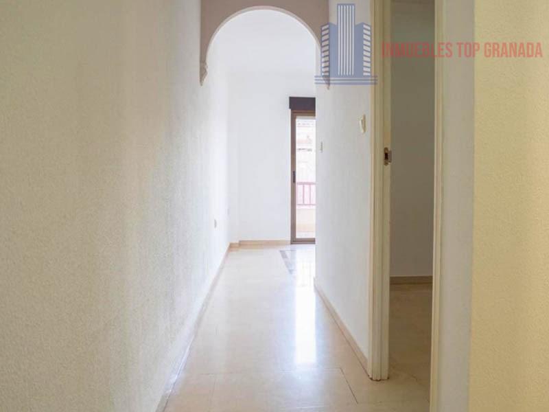 For sale of flat in Granada