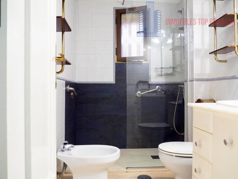 For sale of flat in Granada