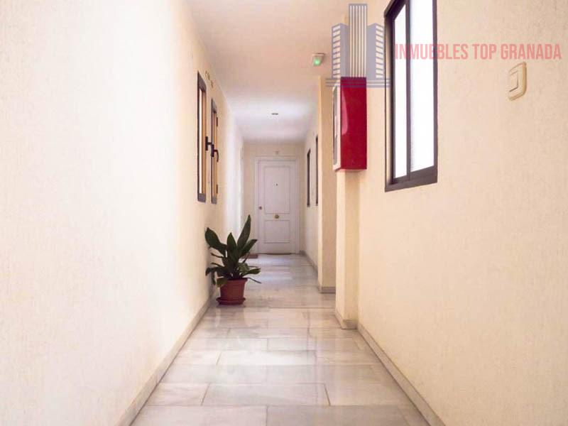 For sale of flat in Granada