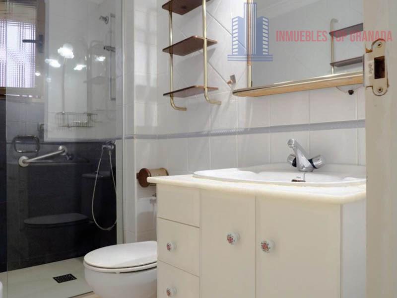 For sale of flat in Granada