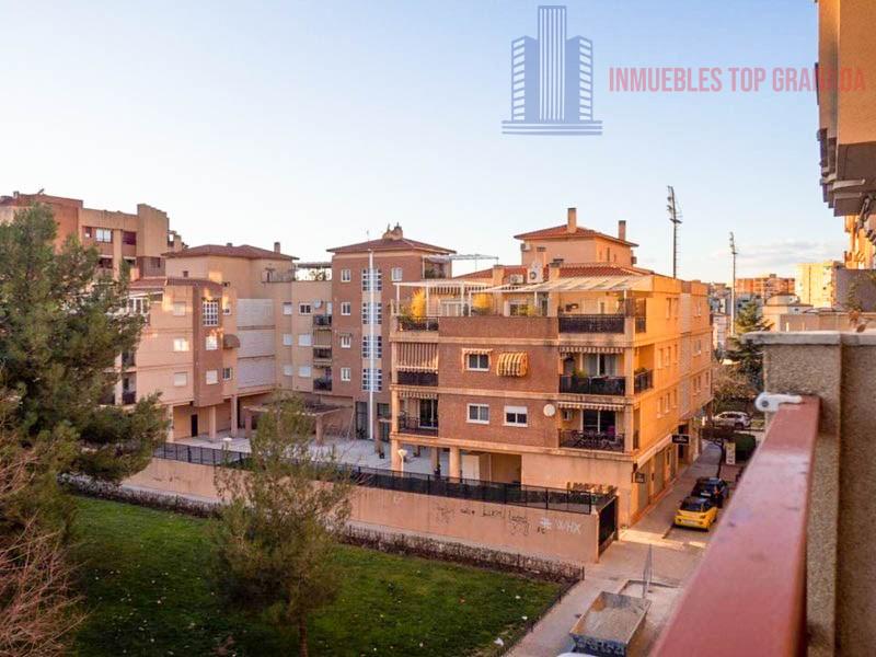 For sale of flat in Granada