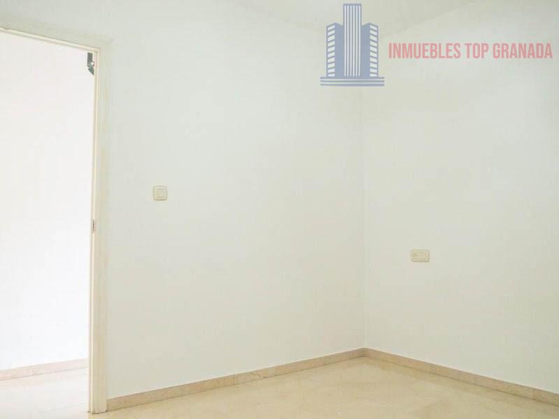 For sale of flat in Granada