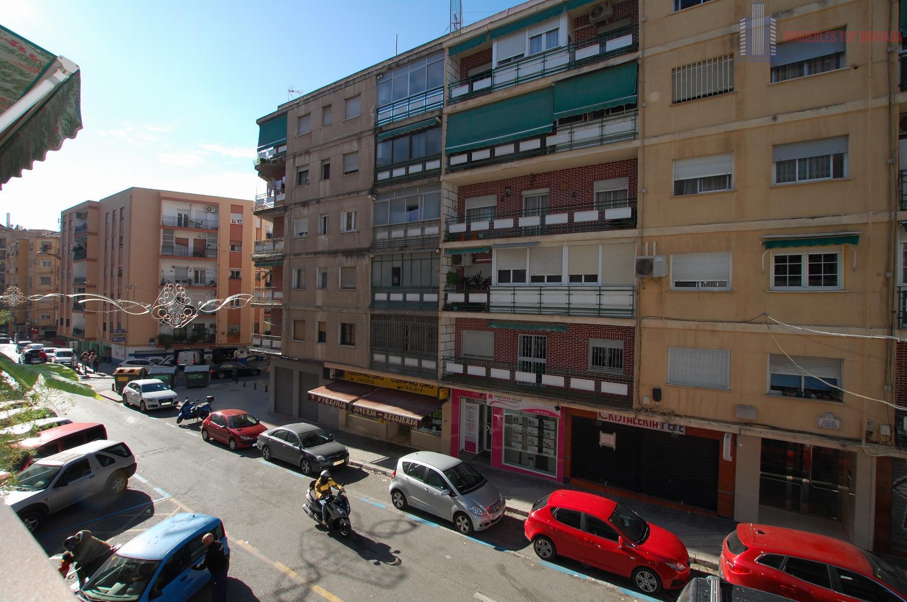 For sale of flat in Granada