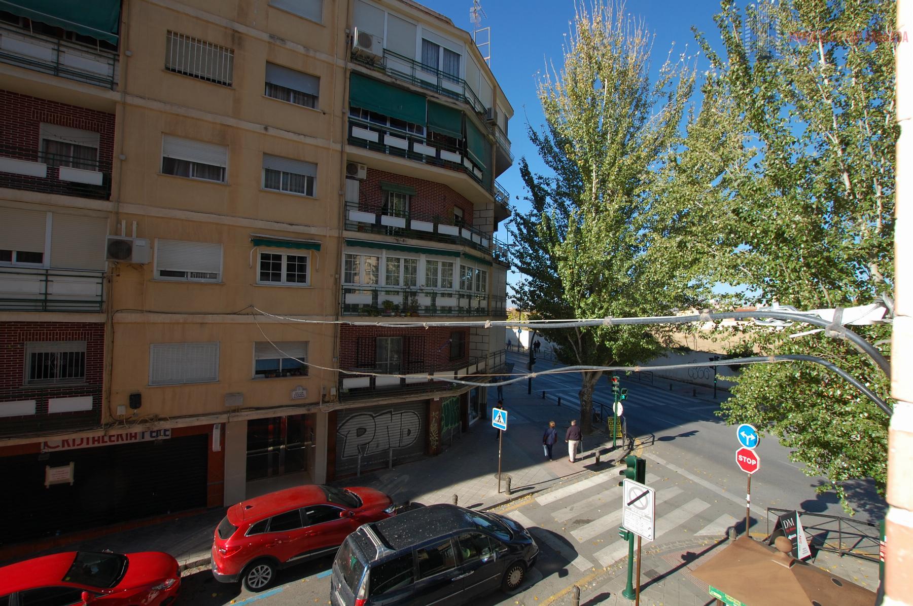 For sale of flat in Granada