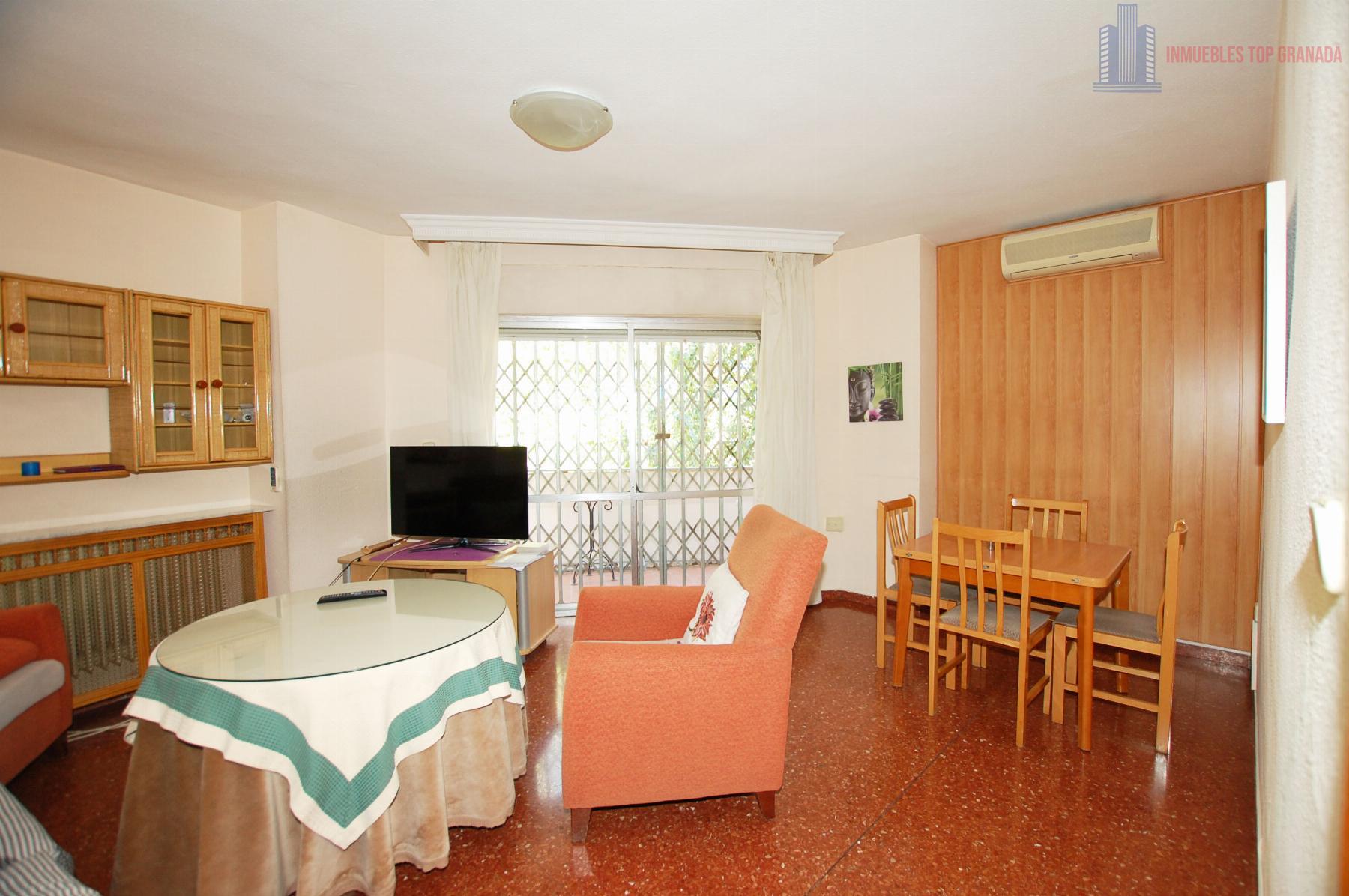 For sale of flat in Granada