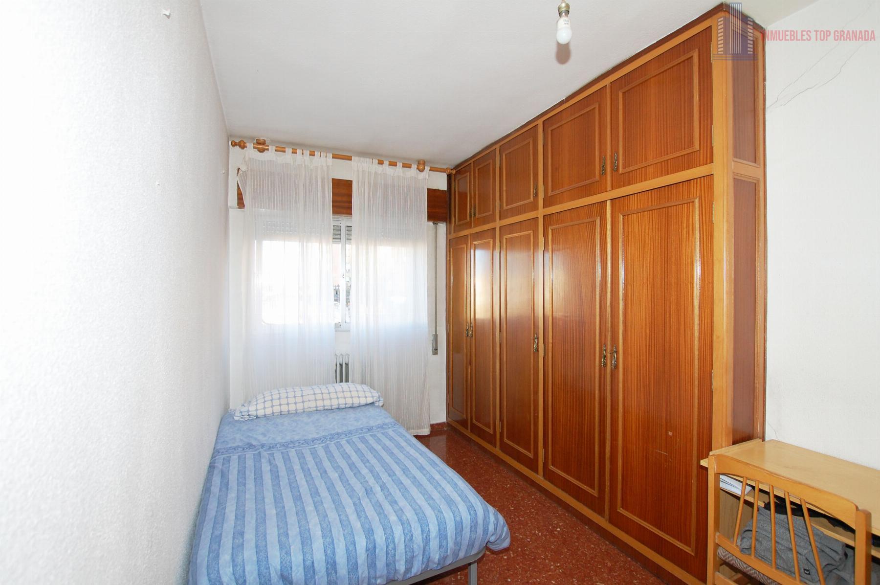 For sale of flat in Granada