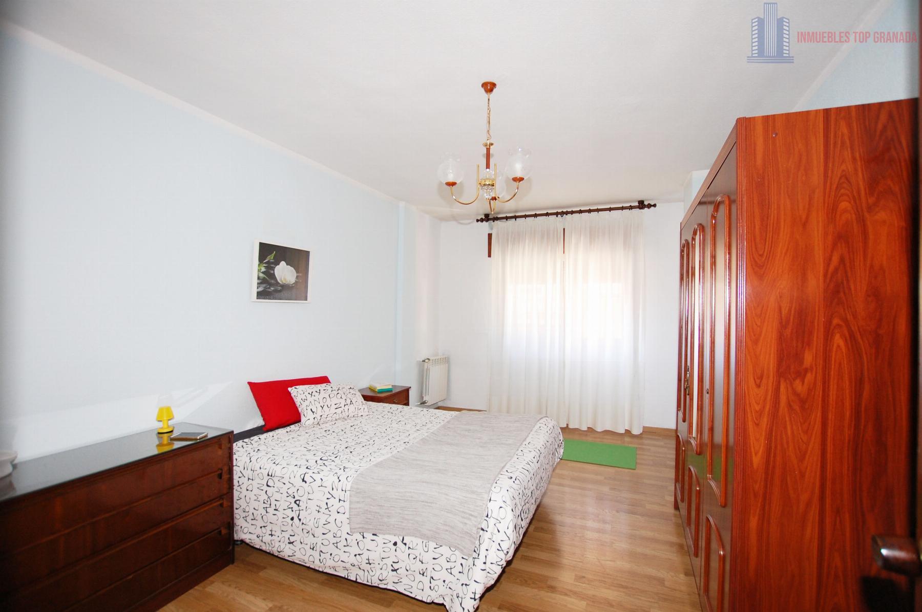 For sale of flat in Granada