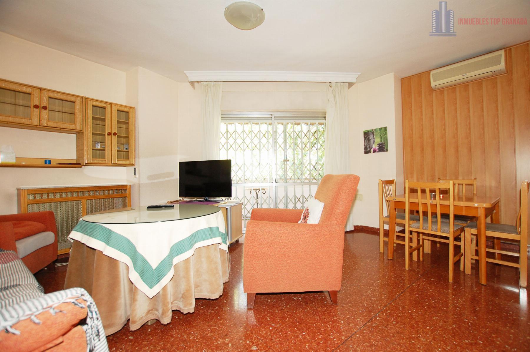 For sale of flat in Granada