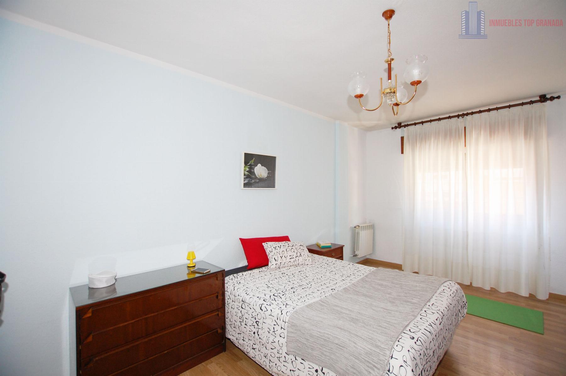 For sale of flat in Granada