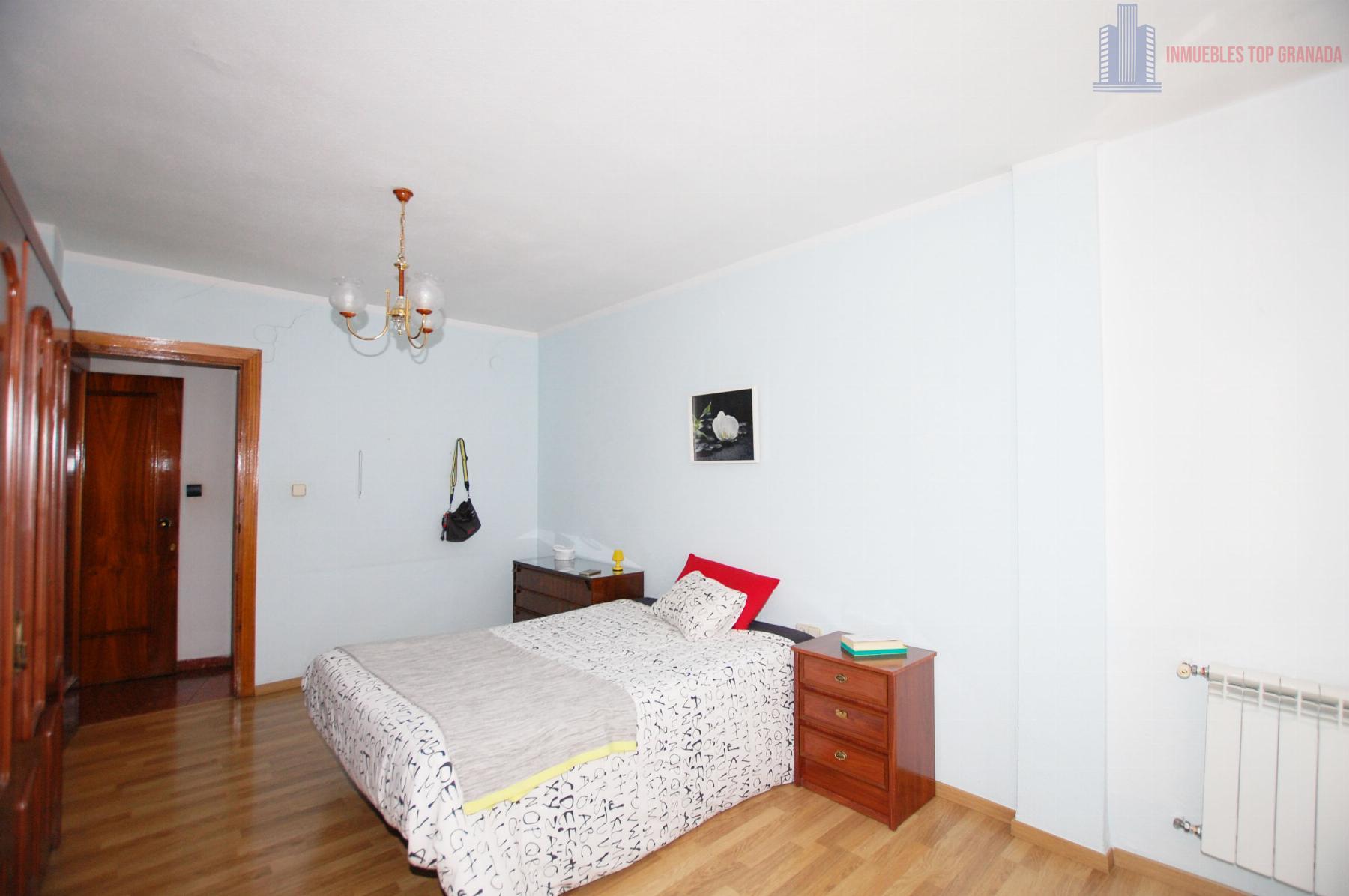 For sale of flat in Granada