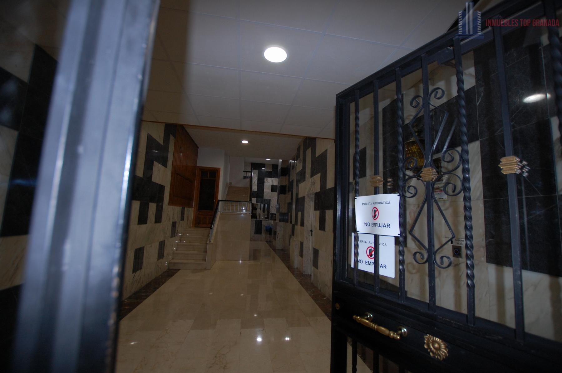 For sale of flat in Granada