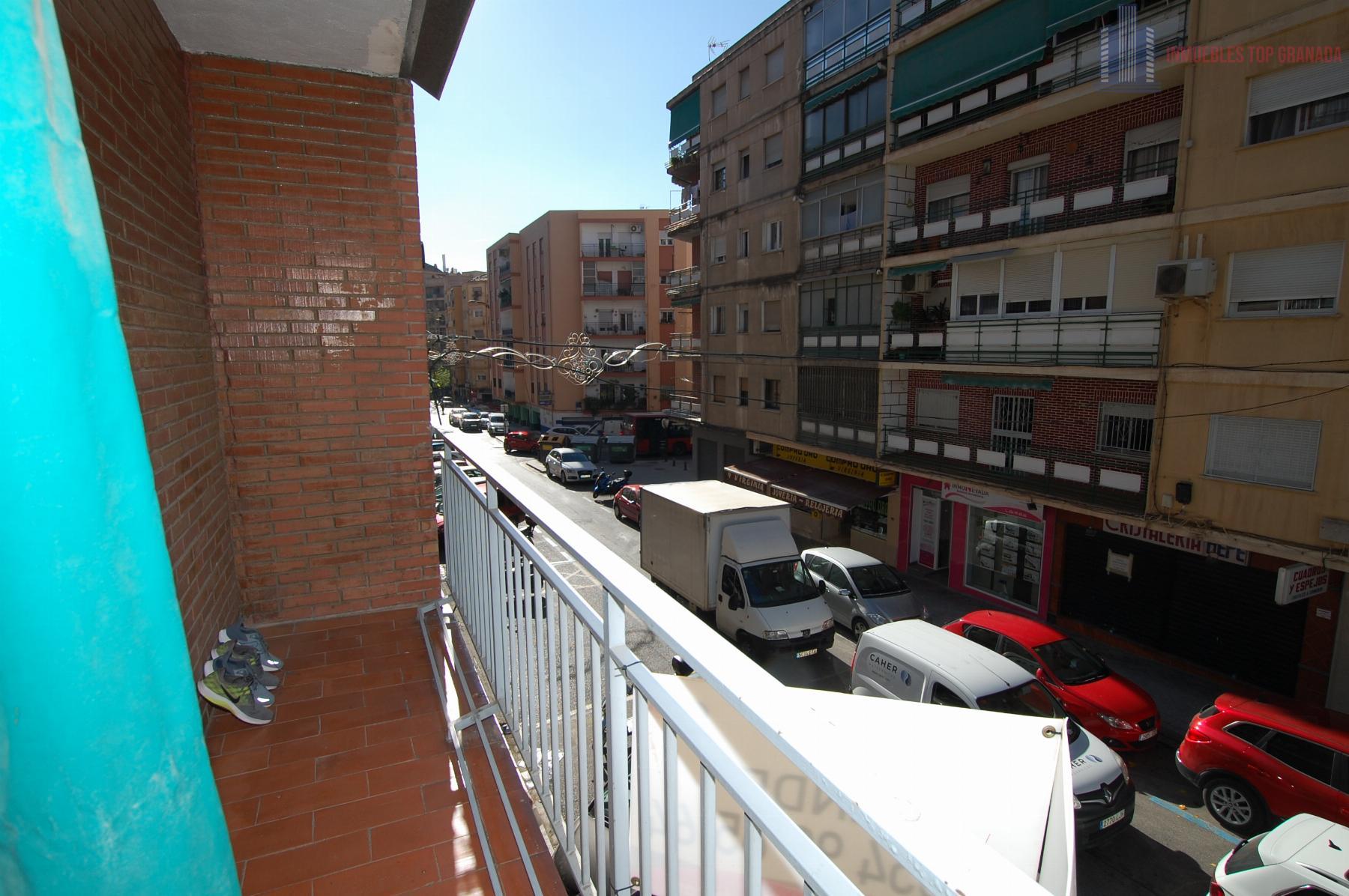 For sale of flat in Granada