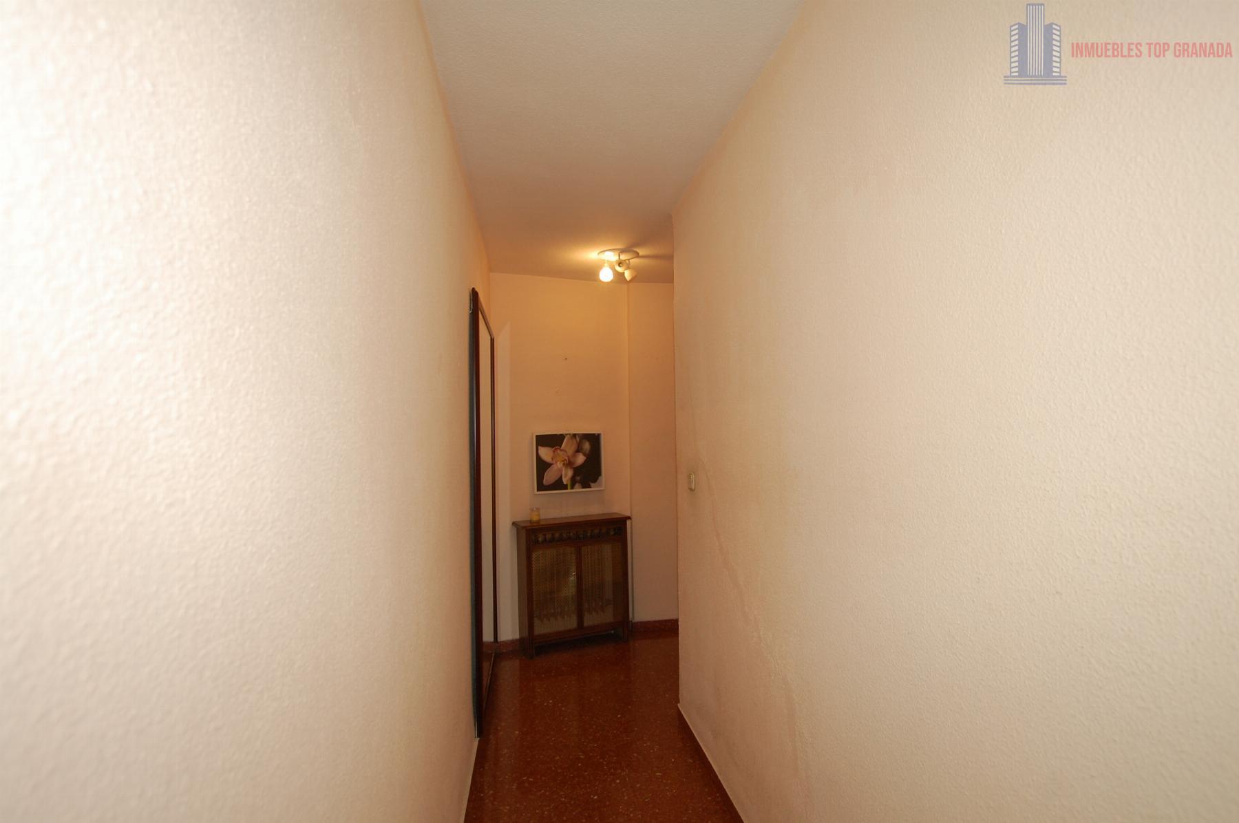 For sale of flat in Granada