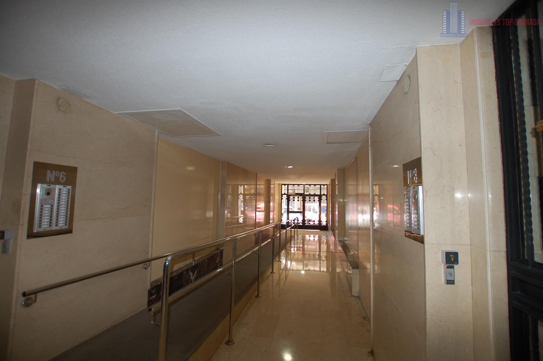 For sale of flat in Granada