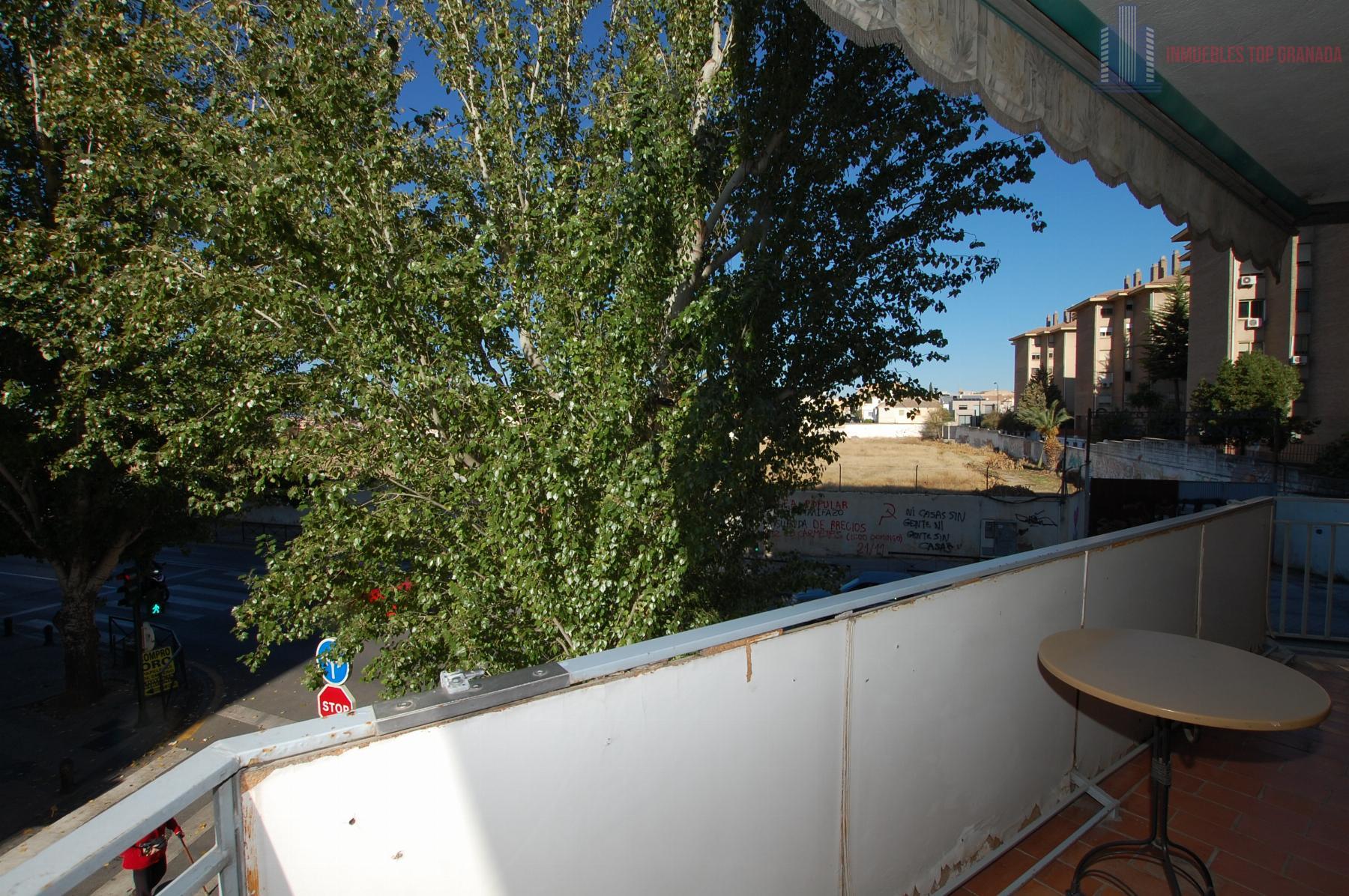 For sale of flat in Granada