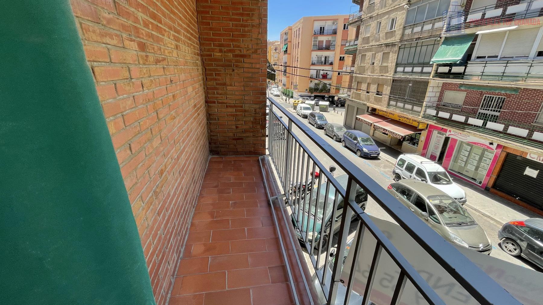 For sale of flat in Granada