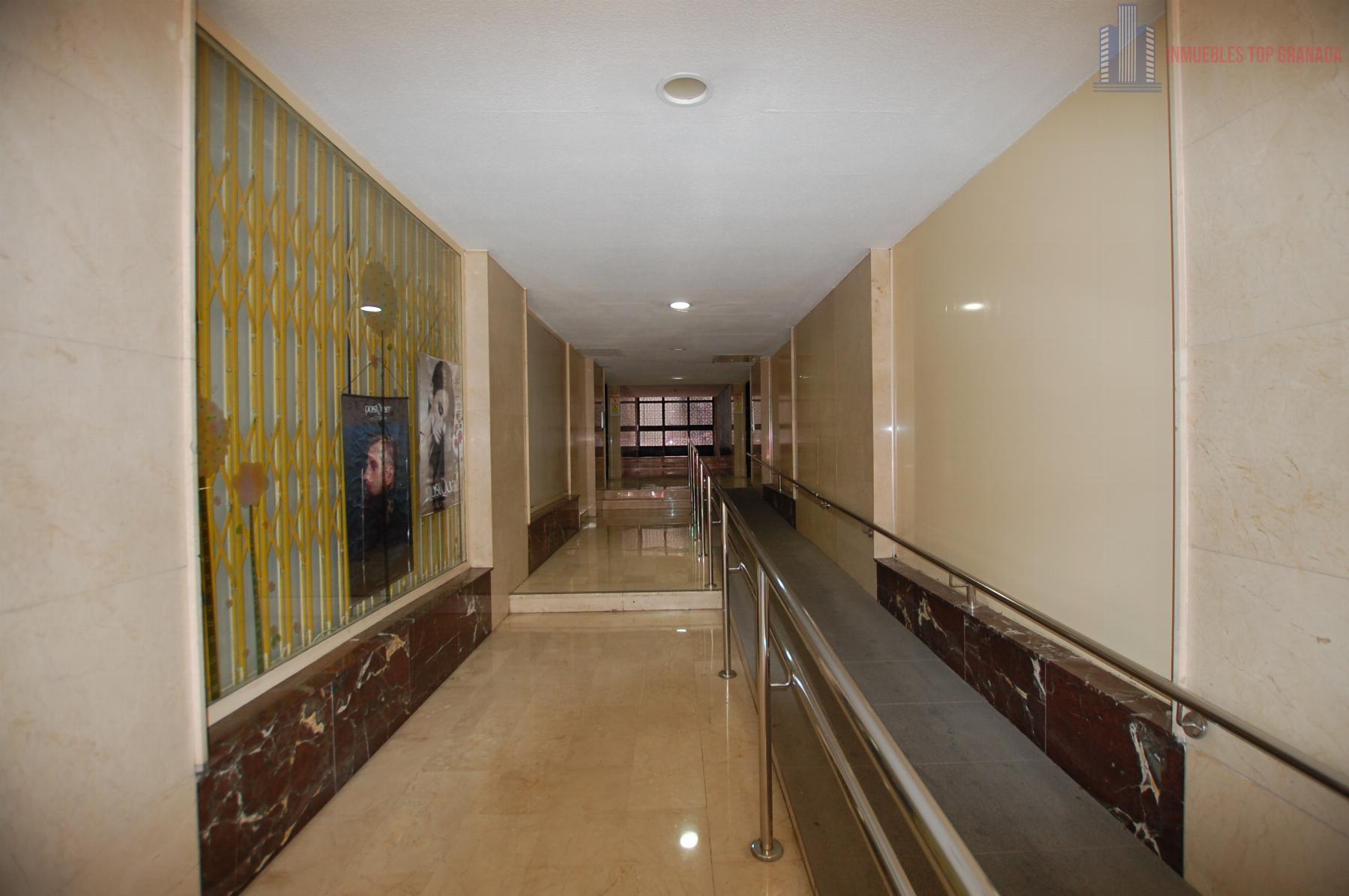For sale of flat in Granada