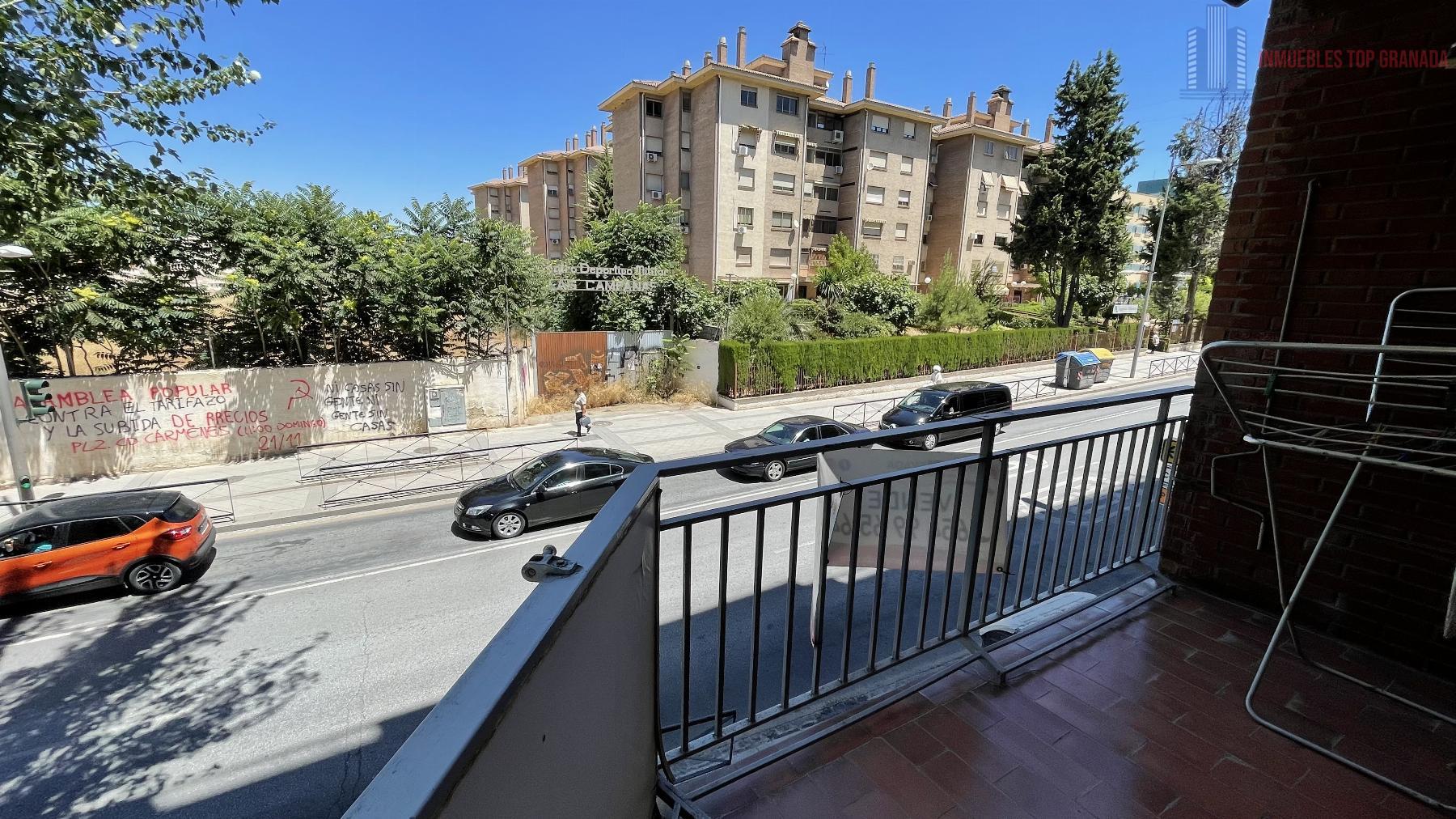 For sale of flat in Granada