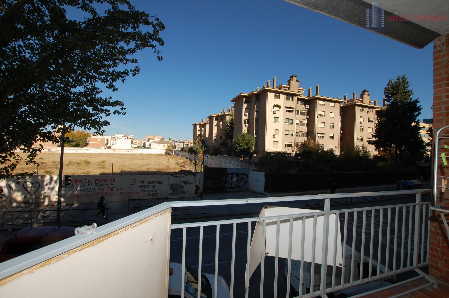 For sale of flat in Granada
