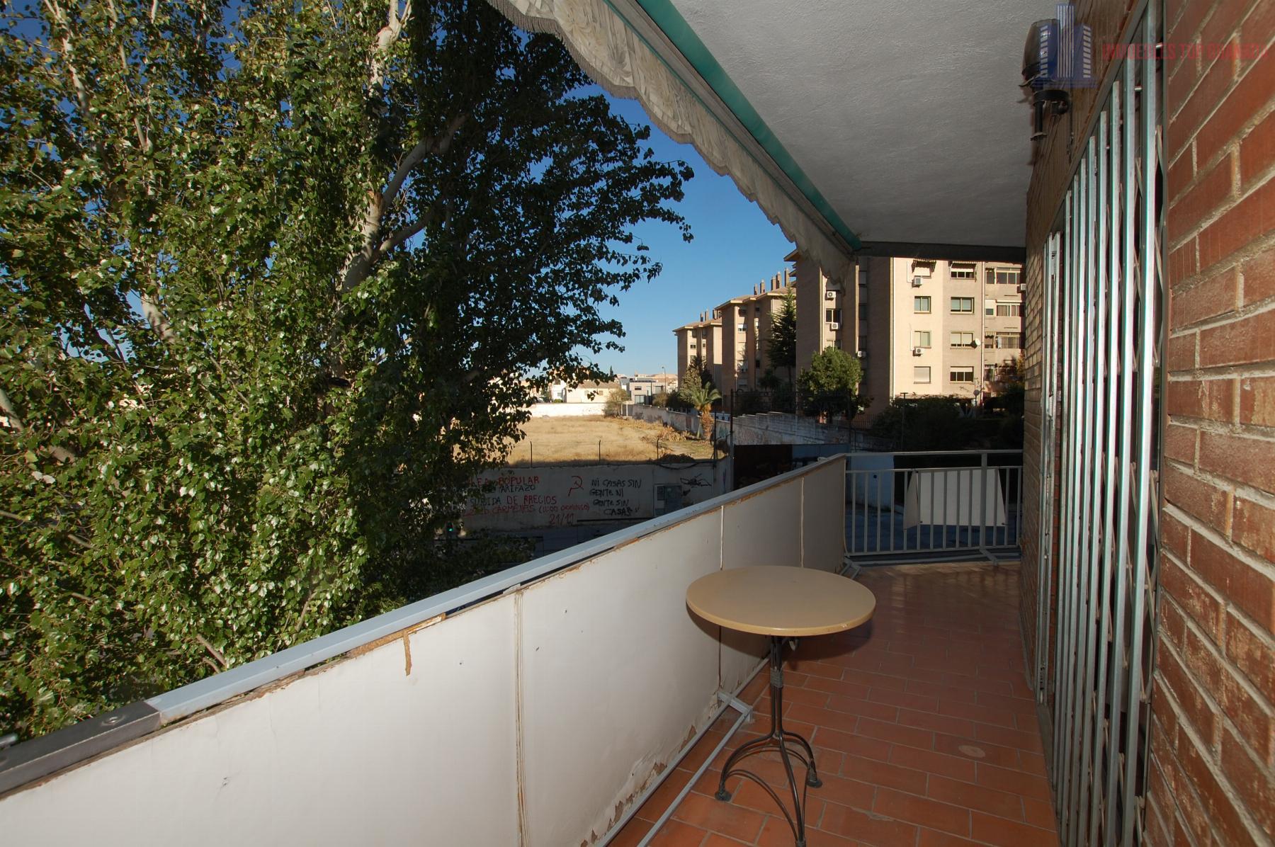 For sale of flat in Granada