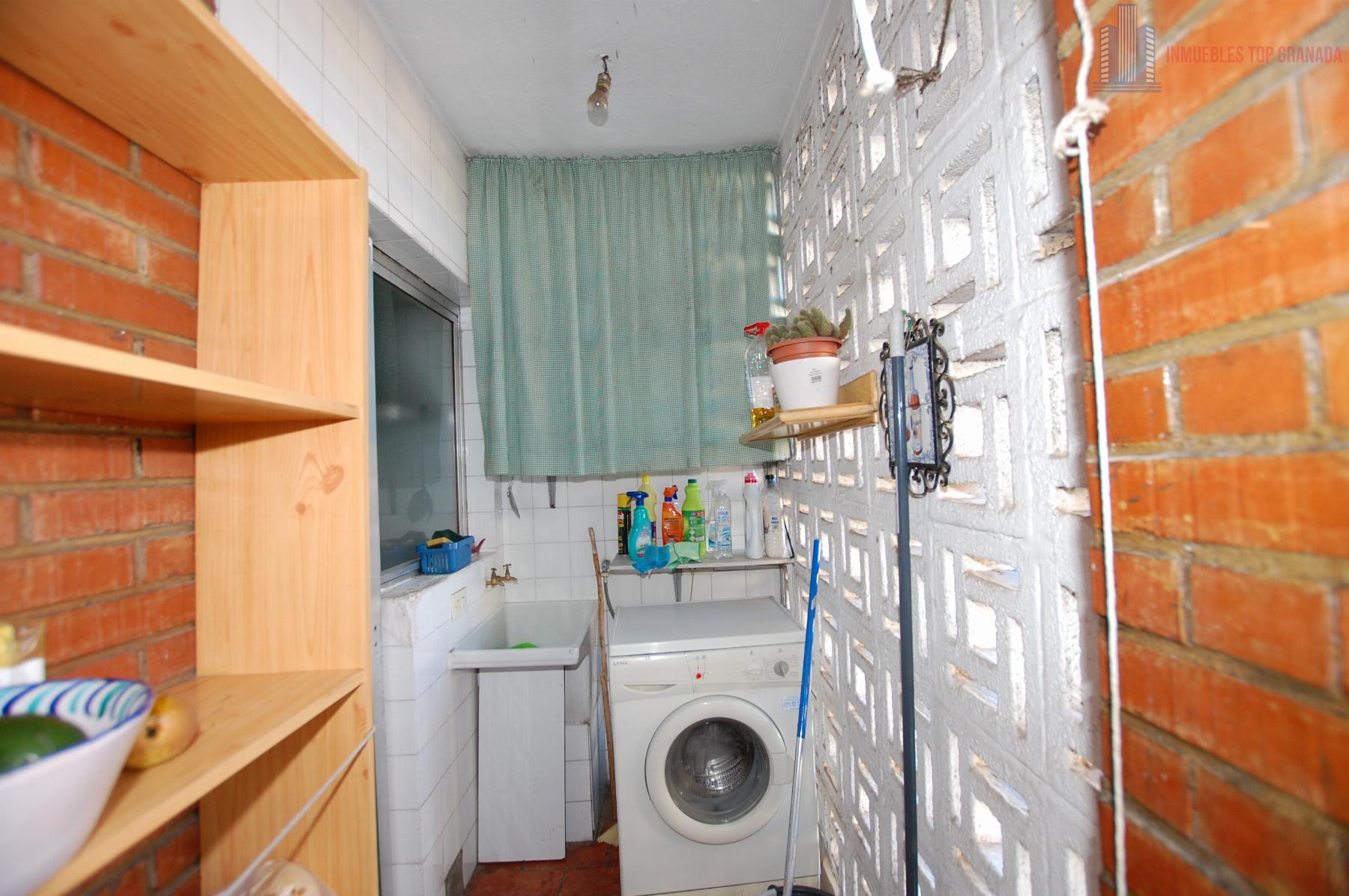 For sale of flat in Granada