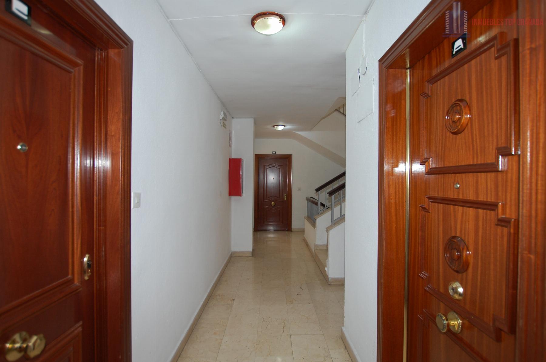 For sale of flat in Granada