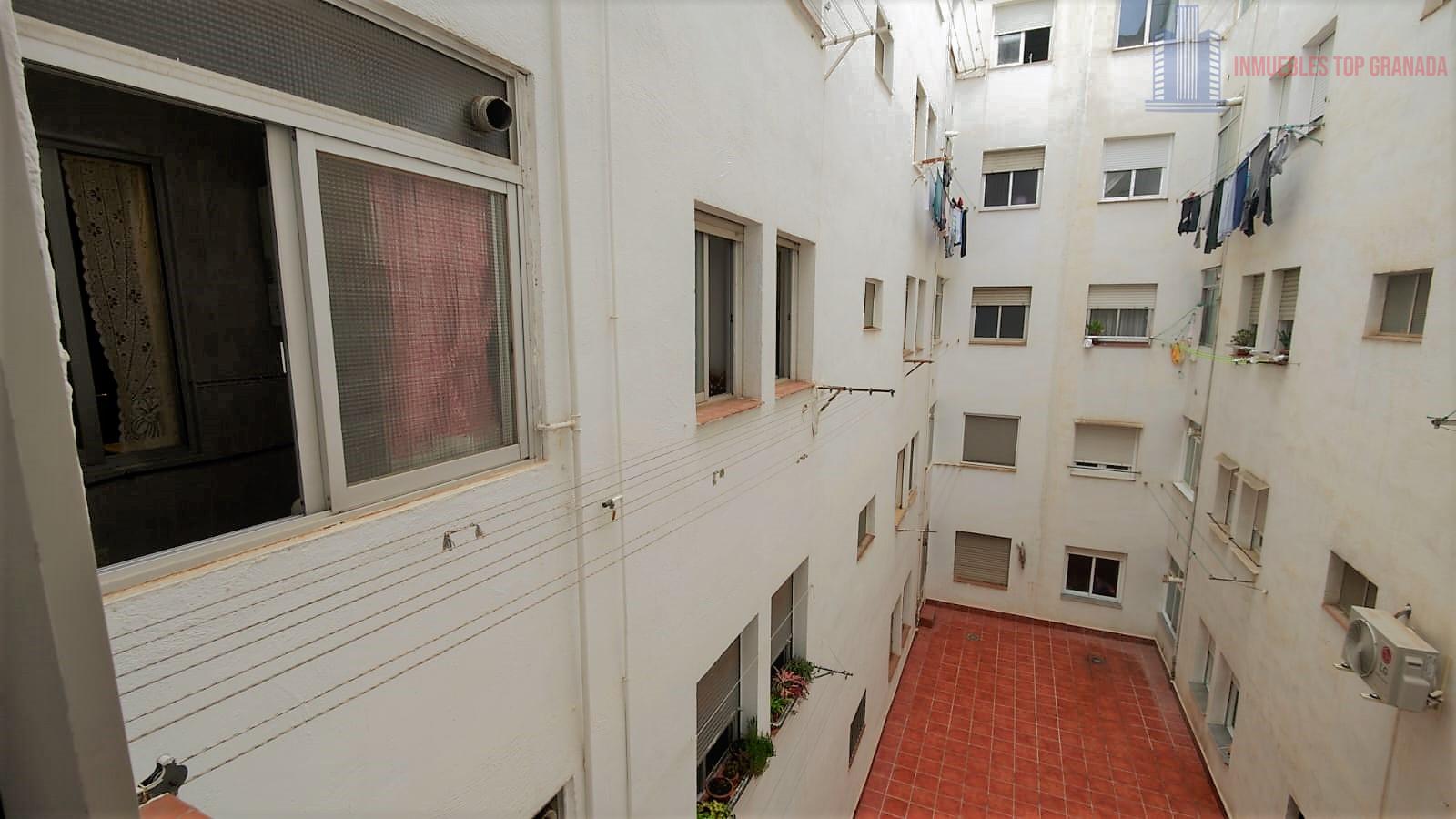 For sale of flat in Granada