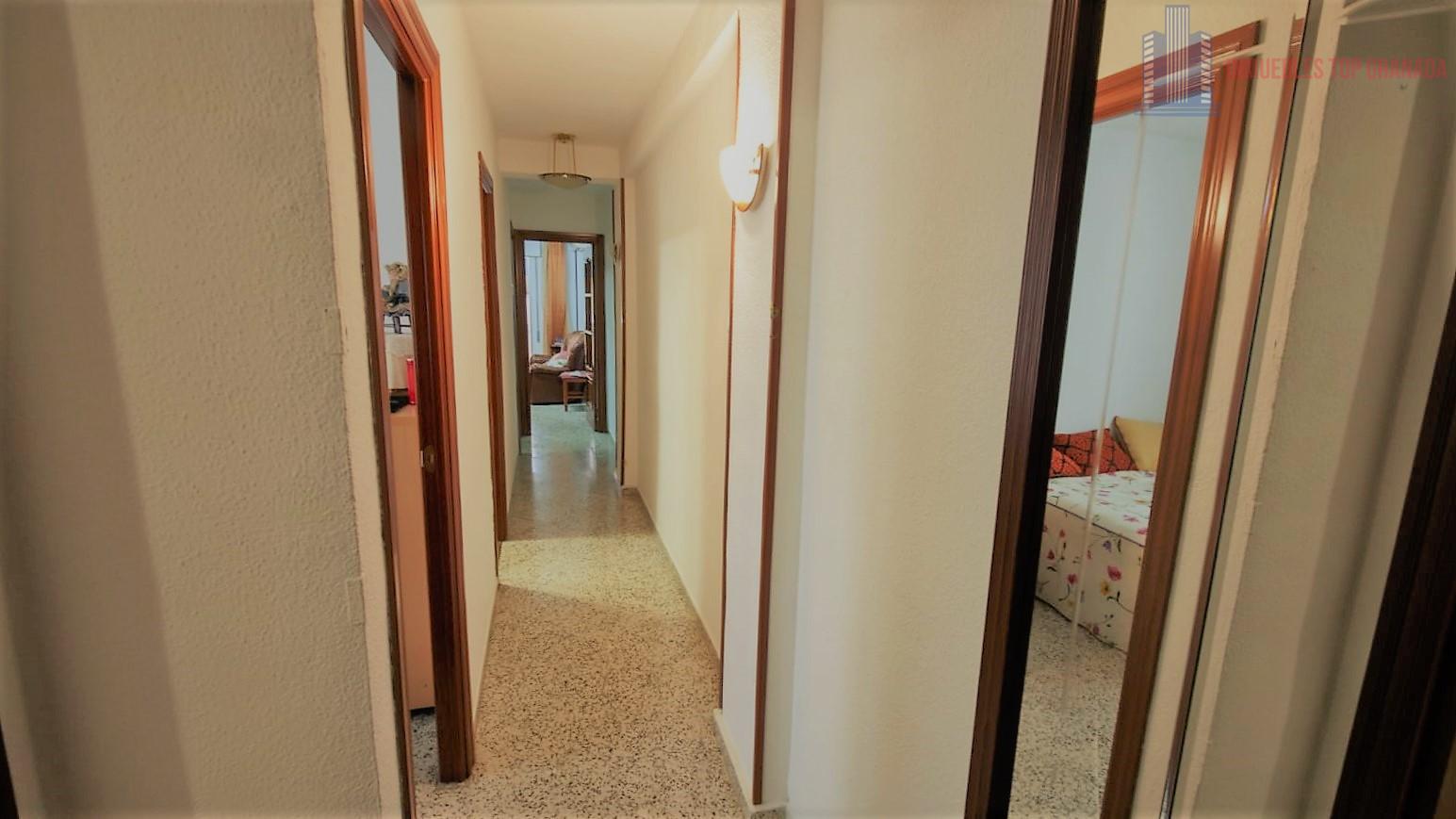 For sale of flat in Granada